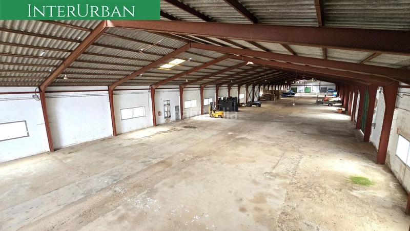 Foto 12077ccb-51cb-4a55-9b0f-58c9dd5eb986. Alquiler nave industrial  de 2.500 m en lliria con acceso camiones, oficinas y zona de carga en Llíria