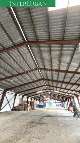 Foto 6160aa9d-4f94-46df-b05c-d86aa005304a. Alquiler nave industrial  de 2.500 m en lliria con acceso camiones, oficinas y zona de carga en Llíria