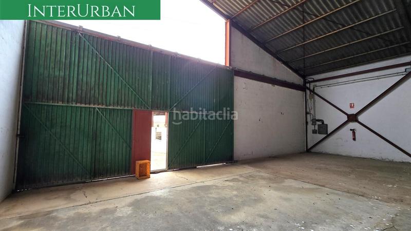 Foto a297f941-1860-44a8-98f9-65e77ebe0bda. Alquiler nave industrial  de 2.500 m en lliria con acceso camiones, oficinas y zona de carga en Llíria
