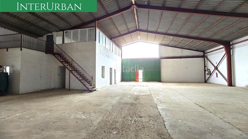 Foto bce6b0f6-0cd8-4327-a49d-47fd4372869f. Alquiler nave industrial  de 2.500 m en lliria con acceso camiones, oficinas y zona de carga en Llíria