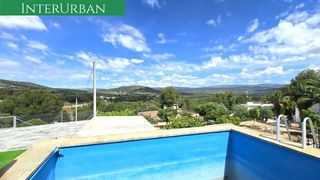Chalet en Casinos. Exclusiva interurban  naturaleza, privacidad y piscina a solo 10