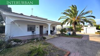 Xalet a Santa Bárbara. Tu chalet ideal a 5 min de llíria 4 hab., piscina cubierta y gar