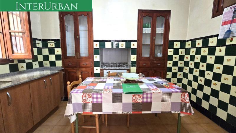 Foto 598f2e9d-6396-4293-b717-c00869be92c7. Casa exclusiva casa de pueblo con encanto , terrazas, paellero y garaje en Benaguasil