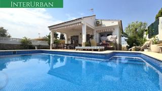 Chalet à Urbanizaciones. Un paraíso exclusivo en llíria chalet con piscina y paellero a 2