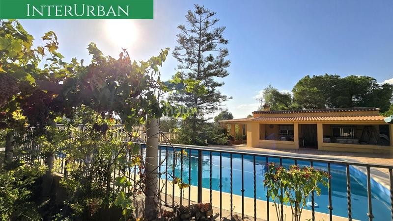 Foto 70a2efbd-ba77-47be-8ad5-3035920d0eaf. Chalet exclusiva chalet con 3 habitaciones, piscina privada y vistas panorámicas en Llíria