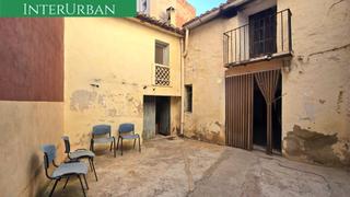 Maison à Gátova. Oportunidad  gran casa de pueblo con patio y buhardilla en el ce