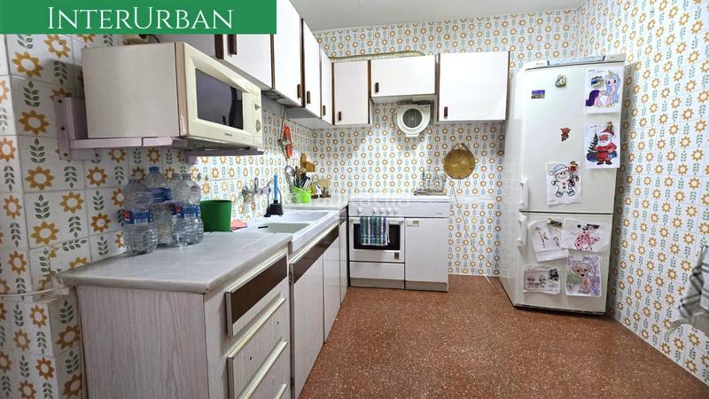 Foto 520e1eaa-1bbd-4b0f-9636-1a771c61a786. Piso amplio piso con 4 habitaciones y ascensor junto a mura en Llíria