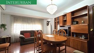 Piso en Parque de la Bombilla. Amplio piso con 4 habitaciones y ascensor junto a mura  llíria