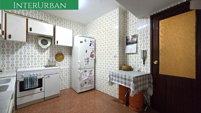 Foto ac6f0c61-e9fa-4bbb-9ef7-8314dfc08e32. Piso amplio piso con 4 habitaciones y ascensor junto a mura en Llíria