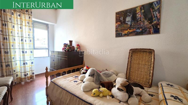 Foto e0354f92-8c21-4495-8baf-be76c731d268. Piso amplio piso con 4 habitaciones y ascensor junto a mura en Llíria