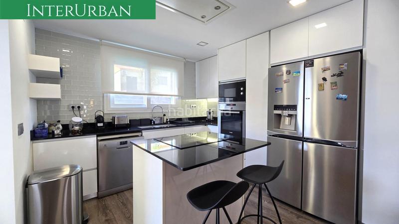 Foto 7ee59fed-c305-4303-bd12-9570cccd94c2. Chalet con riscaldamento parcheggio piscina in Urbanizaciones Llíria