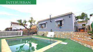 Chalet à Urbanizaciones. Precioso chalet con piscina privada y vistas panorámicas en la s