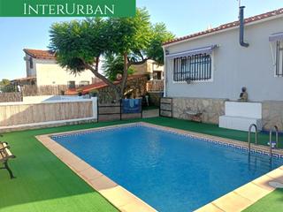 Xalet a Urbanizaciones. Precioso chalet con piscina privada y vistas panorámicas en la s