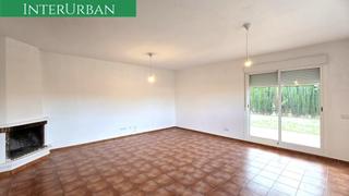 Location Chalet à Urbanizaciones. Urbanizacion vall de lliria  chalet de 3 dormitorios con piscina