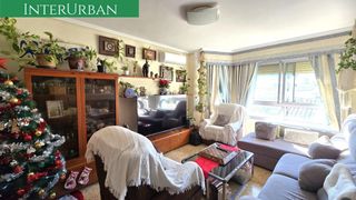 Etagenwohnung in Santa Bárbara. Oportunidad  amplio piso con 4 dormitorios, 2 baños, ascensor y