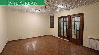 Casa a Santa Bárbara. Exclusiva interurban casa de dos alturas con terraza y garaje en