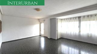 Etagenwohnung in Benissanó. Amplio piso con ascensor y mucha luz en el centro de benissanó