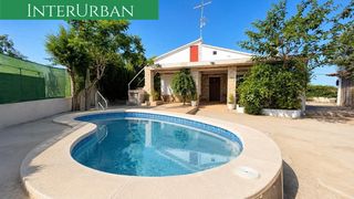 Chalet in Vilamarxant. Interurban s.l. vende chalet independiente con piscina y gran pa