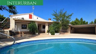 Chalet à Vilamarxant. Interurban s.l. vende chalet independiente con piscina y gran pa