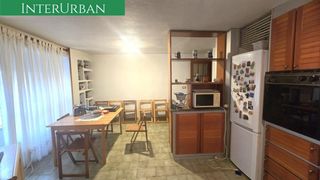 Rez-de-chaussée à Casco Antiguo. Interurban vende vivienda con gran garaje para 3 coches y múltip