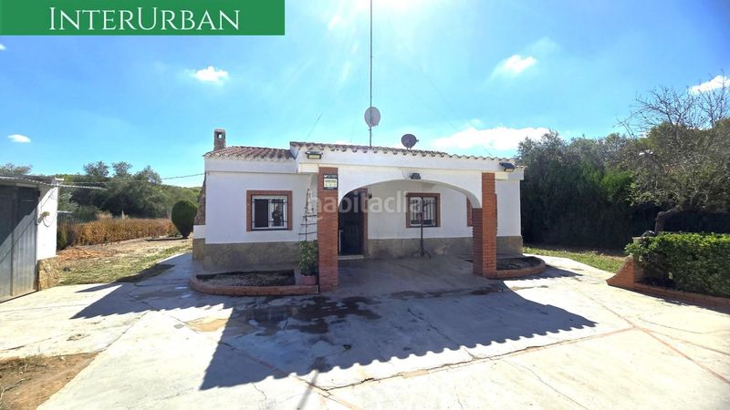 Foto 0b01937f-a010-4a4f-a348-3e5c73069fce. Chalet  con piscina en parcela de 1.660 m2 en Vilamarxant