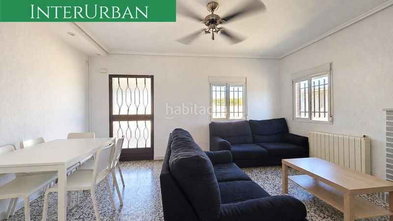 Foto 21b4761f-a494-4124-9830-b22fee8a9056. Chalet  con piscina en parcela de 1.660 m2 en Vilamarxant