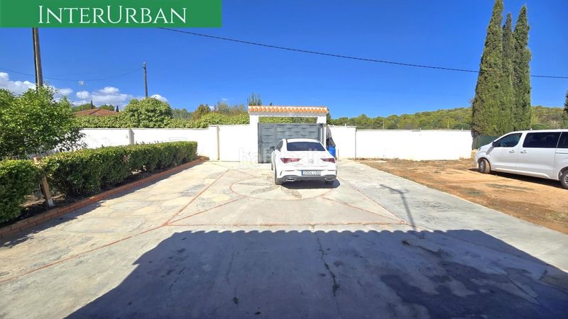 Foto 5f6fb74f-c6bb-4c10-81fb-96e00267e484. Chalet  con piscina en parcela de 1.660 m2 en Vilamarxant