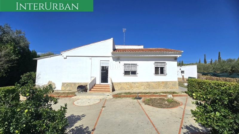 Foto 852f83ff-25bf-4b0e-a52b-76a67a7dc9f2. Chalet  con piscina en parcela de 1.660 m2 en Vilamarxant