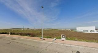 Terreny residencial a Zona Industrial. Solar en pinto