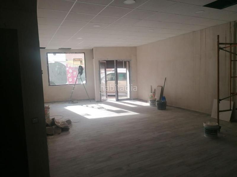 Foto 1ca8f012-df8e-4c1d-b31a-412dc8055f1f. Location local commercial dans Recas