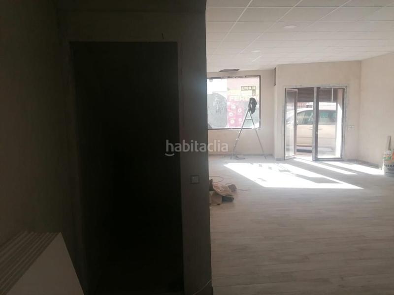 Foto 27b2a98f-f33c-42bd-a4de-c38e1a3f22cc. Location local commercial dans Recas