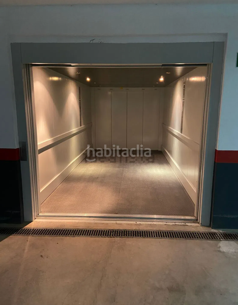 Foto 77236831-318b-4d03-8411-81e5dc5ae1c7. Parking voiture dans Centro Illescas