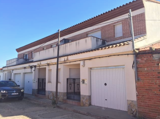 Maison jumelée à Pueblanueva (La). Chalet ocupado en la pueblanueva