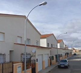 Maison jumelée à Quintanar de la Orden. Chalet ocupado en quintanar de la orden