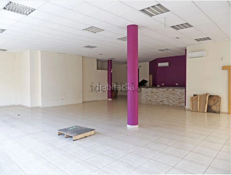 Foto 26a26d8e-63d6-4239-80ed-4d7e29c3e0e5. Affitto locale commerciale in Camarena