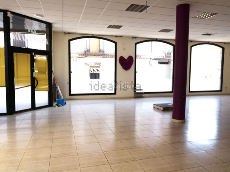 Foto 108000c1-f00b-4b63-8e2b-1c2b2e786d59. Alquiler local comercial  en Camarena