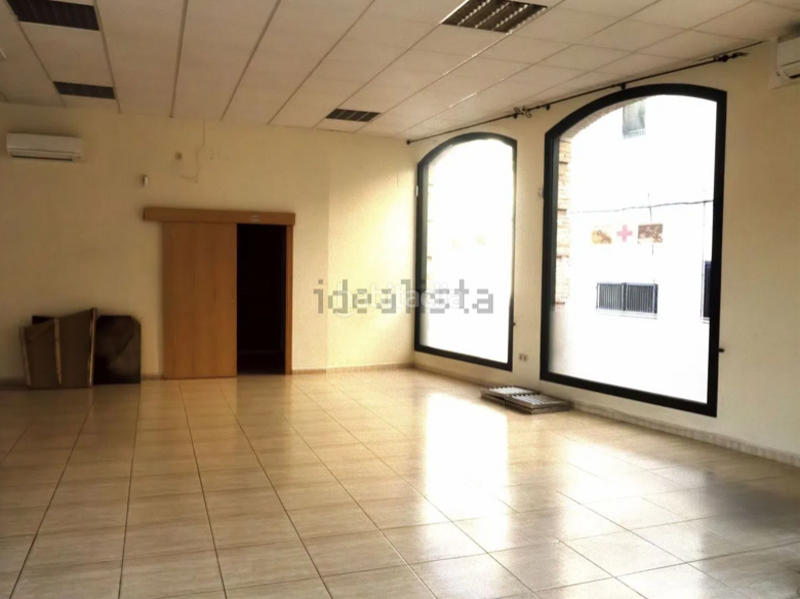 Foto 64595c9d-dd8f-40da-bcc4-e55f2d39e8f2. Rent business premise in Camarena