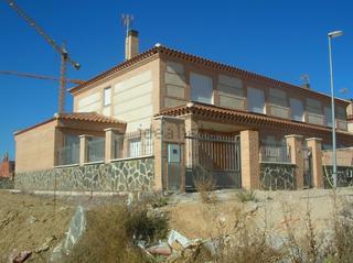 Maison à Magán. Chalet adosado magan