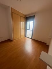 Flat in Santa María de la Alameda. Piso en yuncler