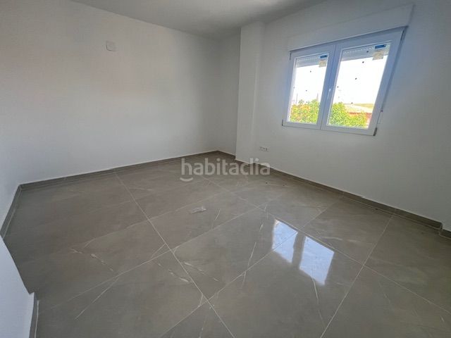 Foto a8b001dd-8ea4-45c7-a2e8-ae2a49b817c1. Pis amb calefacció aparcament a Camarena