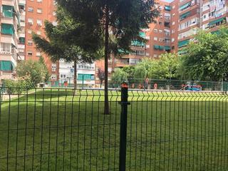 Piso  Calle cisneros. Luminos piso de tres dormitorios, piscina y garaje