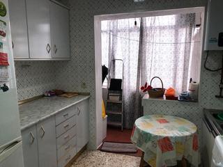 Pis  Calle cisneros. Luminos piso de tres dormitorios, piscina y garaje