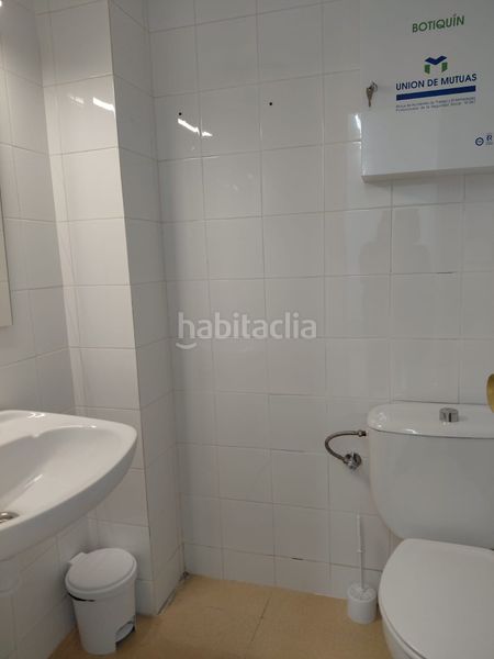 Foto a6ca2f6b-ae17-4b61-b4a7-5b00cdd12343. Alquiler local comercial en El Coll Sant Cugat del Vallès