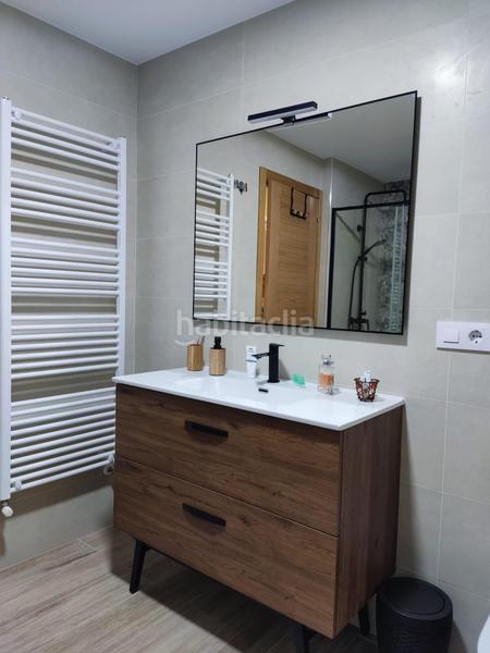 Foto 71dc1f9f-81c7-4a4f-b94a-f3dab15fd44e. Casa pareada en calle doce 26 chalet pareado , león. 186m2, 2 plantas mas buhardilla, 3d, 2b y garaje. en Castropodame