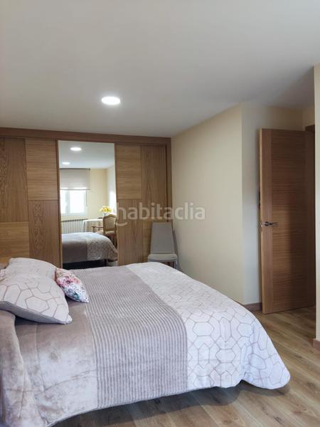 Foto a81227ba-800a-46bb-8a6e-d267a1185100. Casa pareada en calle doce 26 chalet pareado , león. 186m2, 2 plantas mas buhardilla, 3d, 2b y garaje. en Castropodame