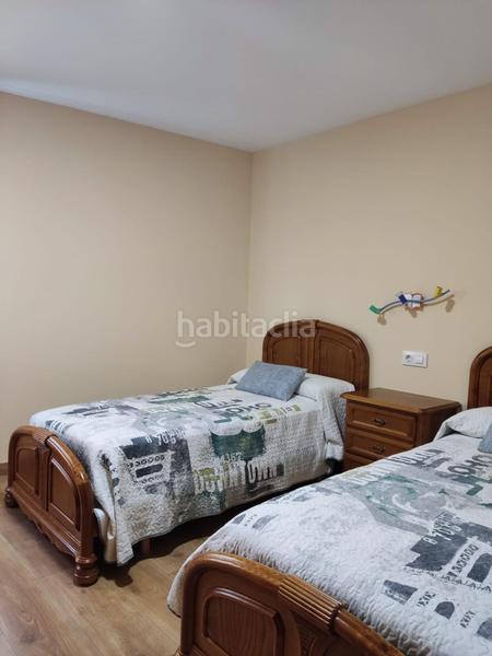 Foto ad976b4e-7521-4474-848a-e5deb30515da. Casa pareada en calle doce 26 chalet pareado , león. 186m2, 2 plantas mas buhardilla, 3d, 2b y garaje. en Castropodame