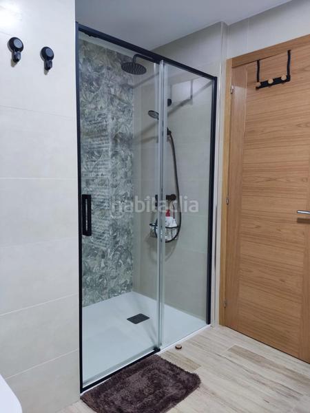 Foto c7a9f135-70d7-4bc7-98dd-36bf12c1c181. Casa pareada en calle doce 26 chalet pareado , león. 186m2, 2 plantas mas buhardilla, 3d, 2b y garaje. en Castropodame