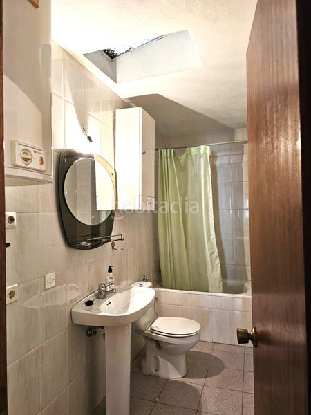 Foto 2bcae2d3-f192-456f-8e16-557328b126dd. Casa adossada amb aparcament a Quirós