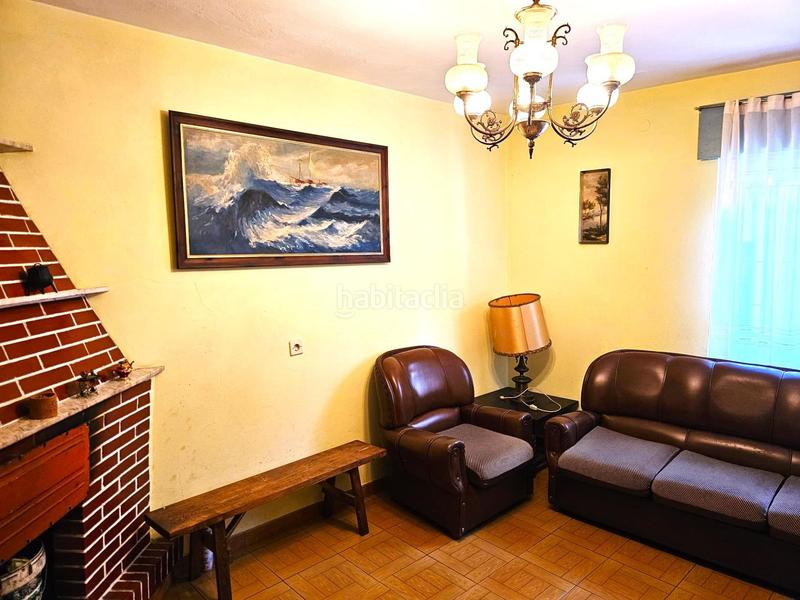 Foto f64ecfa9-c259-4750-9075-d825a8eac529. Casa adossada amb aparcament a Quirós