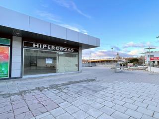 Alquiler Local Comercial en El Olivar-La Magdalena. Local comercial esquinero de 83 m2  posibilidad 2 amplias terraz
